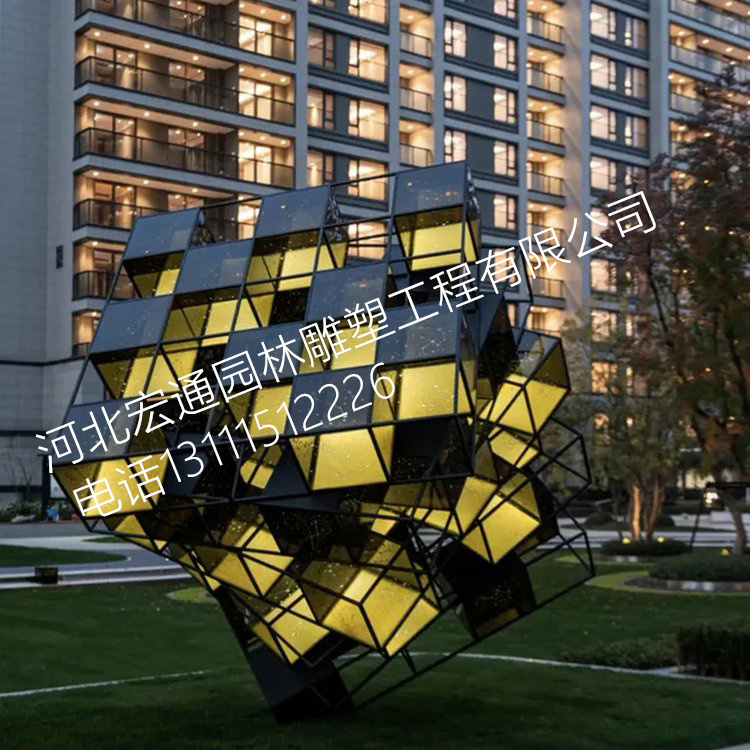 定制不锈钢魔方喷漆led发光雕塑城市广场园林门口景观摆件