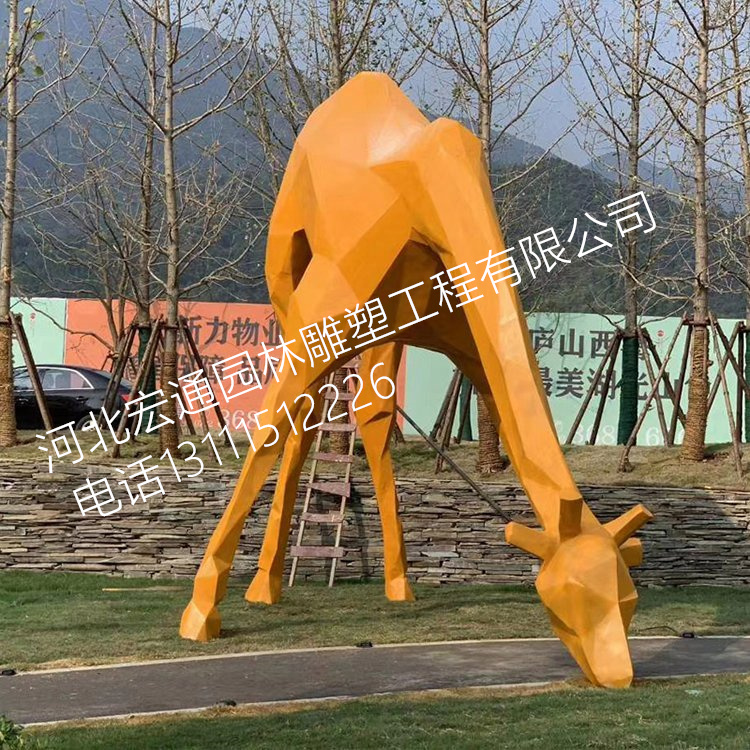 不锈钢大型长颈鹿雕塑 户外几何面卡通动物摆件